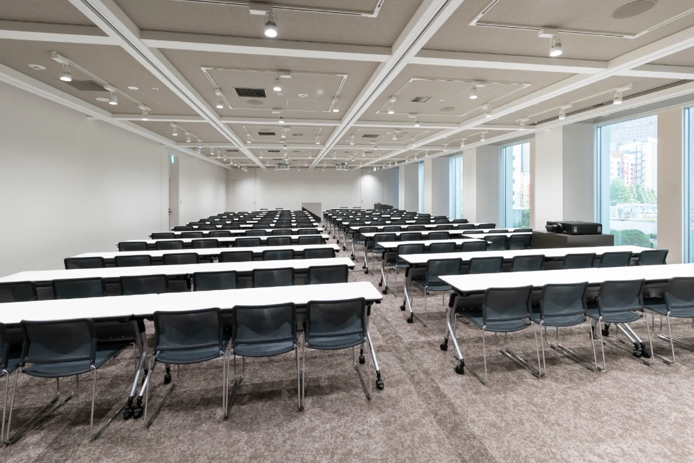 スクール形式(132名)のイメージ