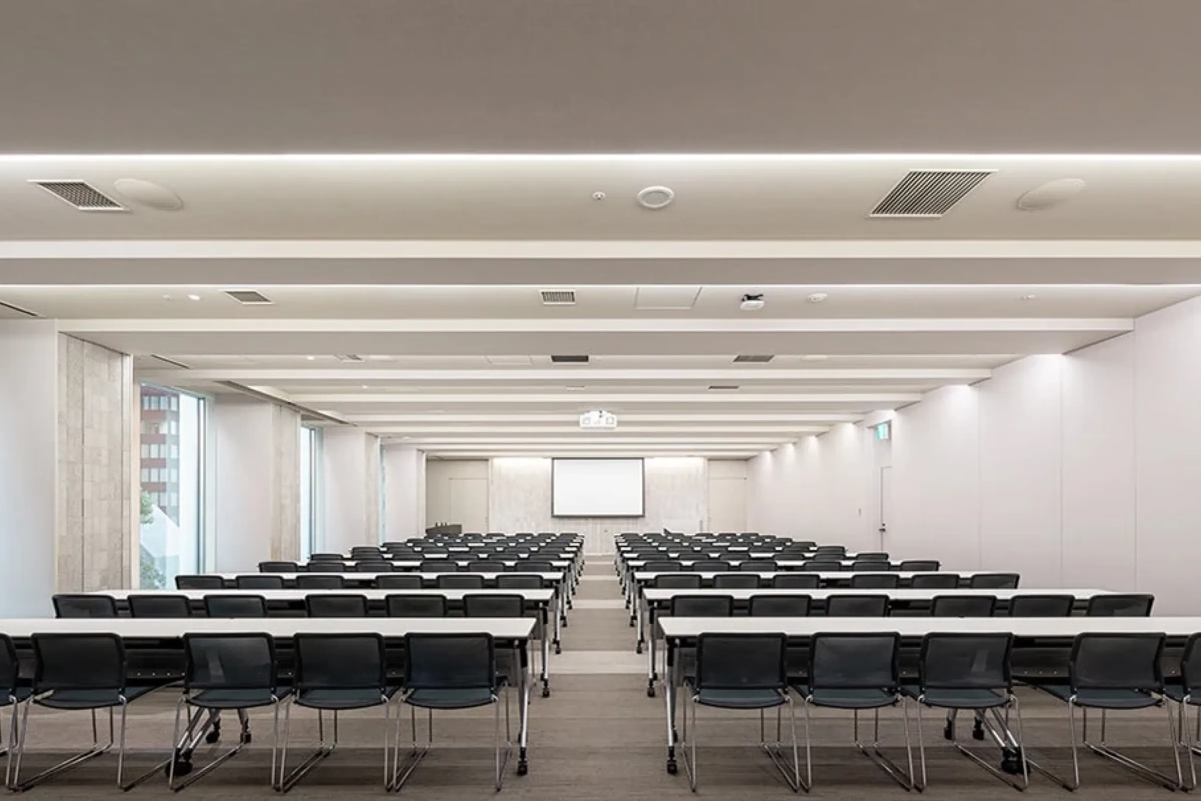 スクール形式（132名）のイメージ