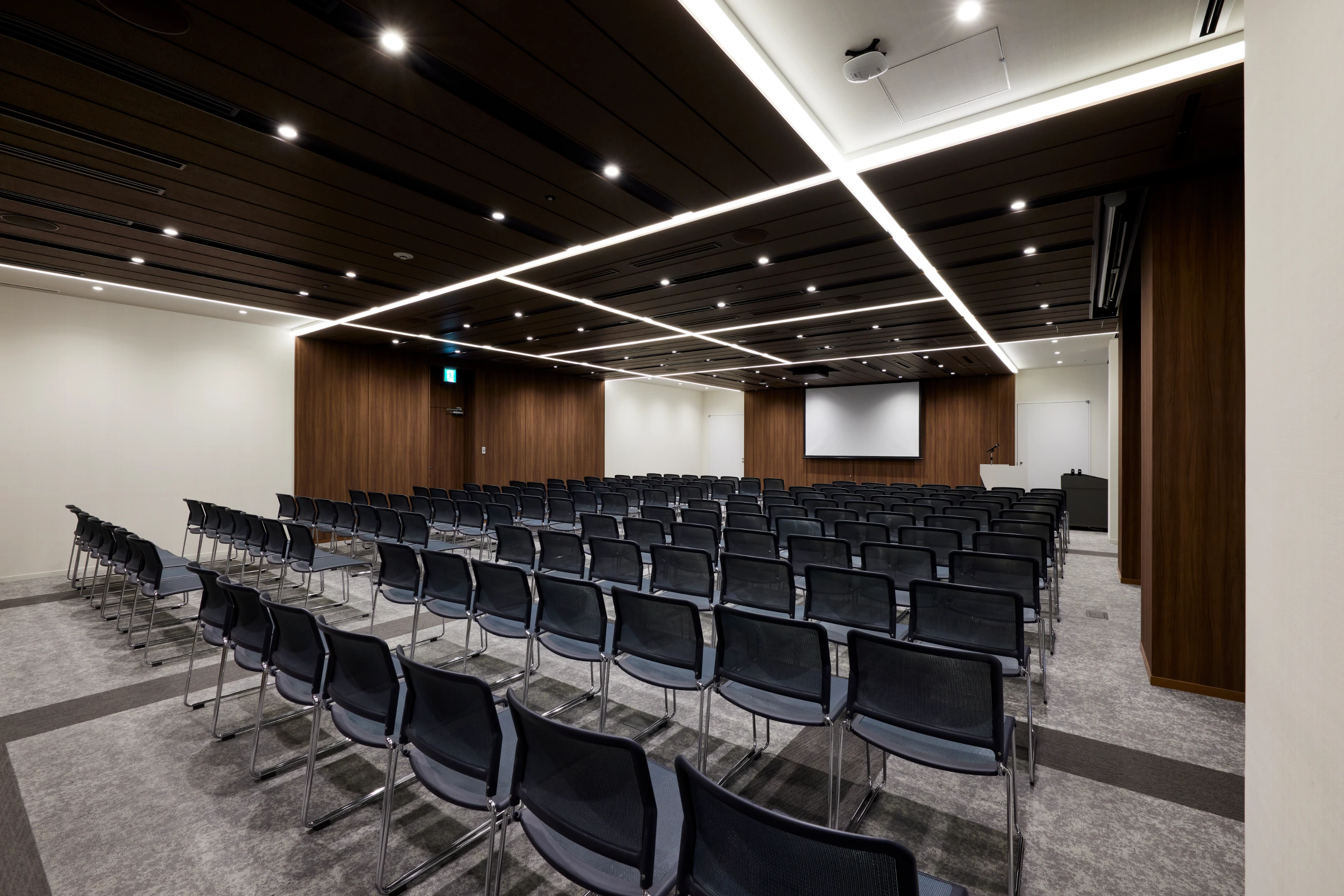 シアター形式(154名)のイメージ